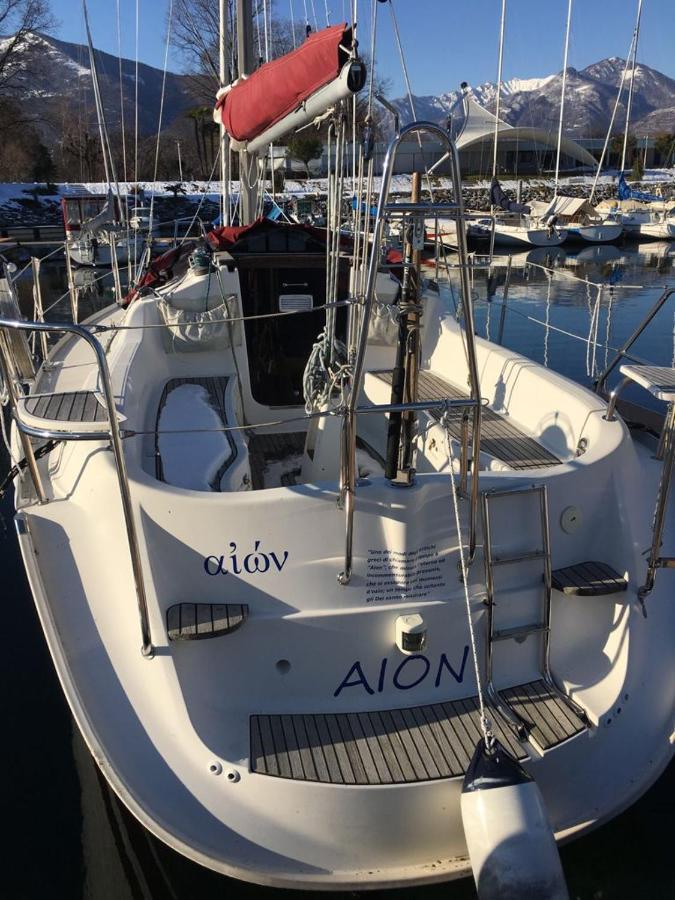 Barca A Vela Sul Lago Maggiore Locarno